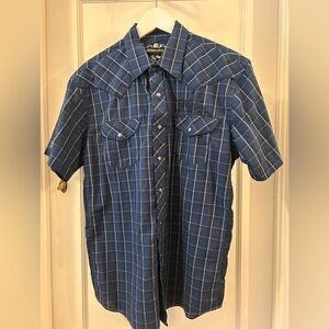 Indigo Star short sleeve, men’s navy snap up shirt with western details.